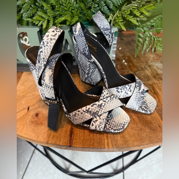 Qupid Black and Gray Wedge Sandals with Adjustable Straps - Picture 2 of 3